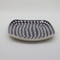 Duży ceramiczny półmisek ROGAŚ A173 D64, ręcznie malowany, idealny do serwowania mięs, wędlin i przekąsek.